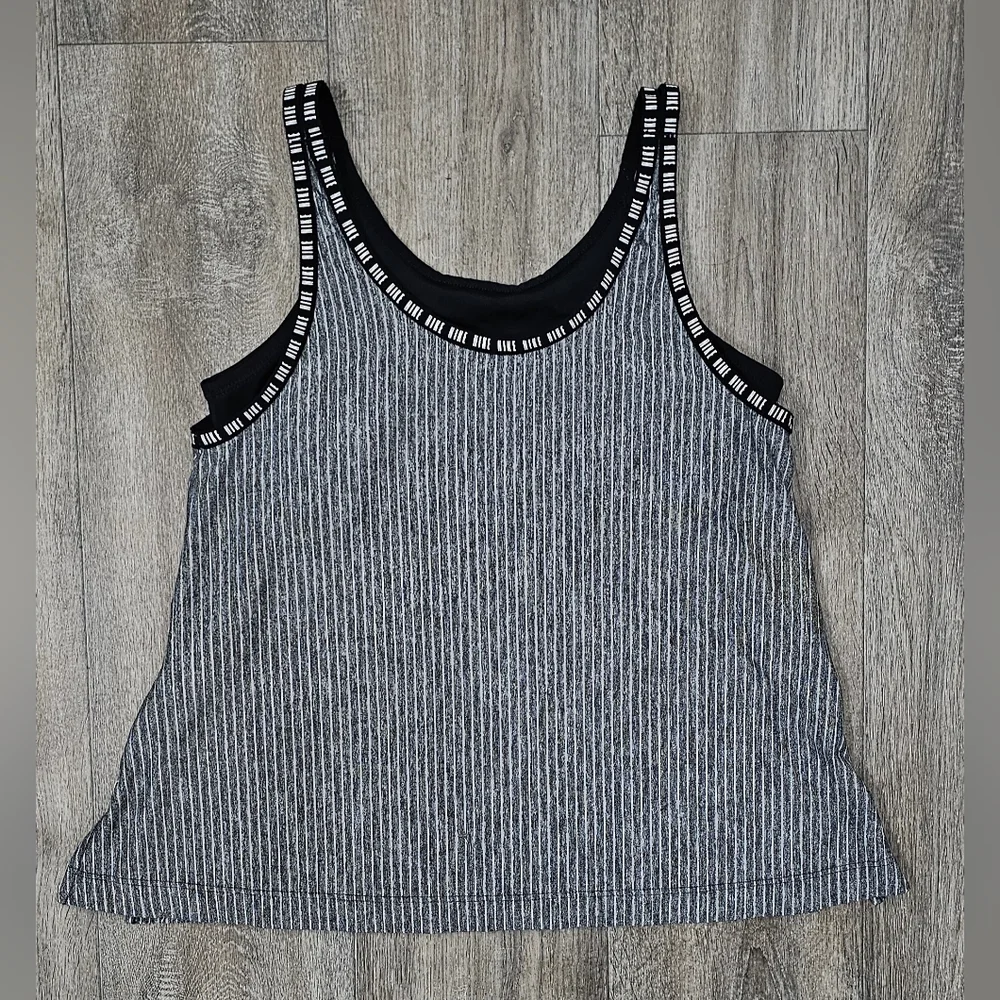 Girls Nike Tank Top With Built In Sports Bra-Size Medium